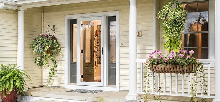 screen door installation in Rossmoor